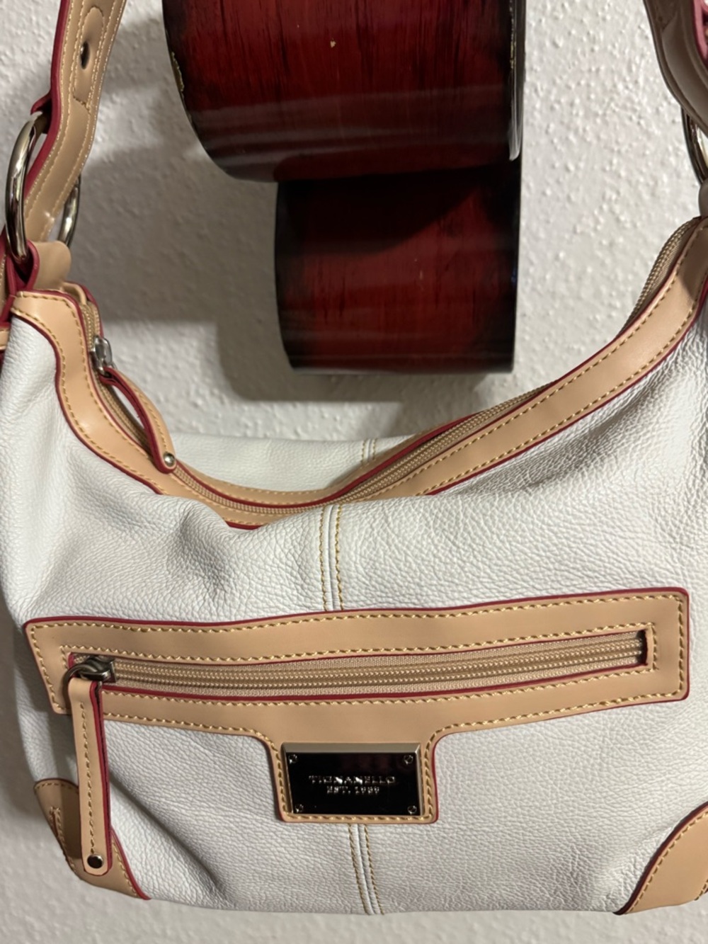 Tignanello White Pebble Leather Shoulder Bag with Tan and red Trim - Picture 4 of 9